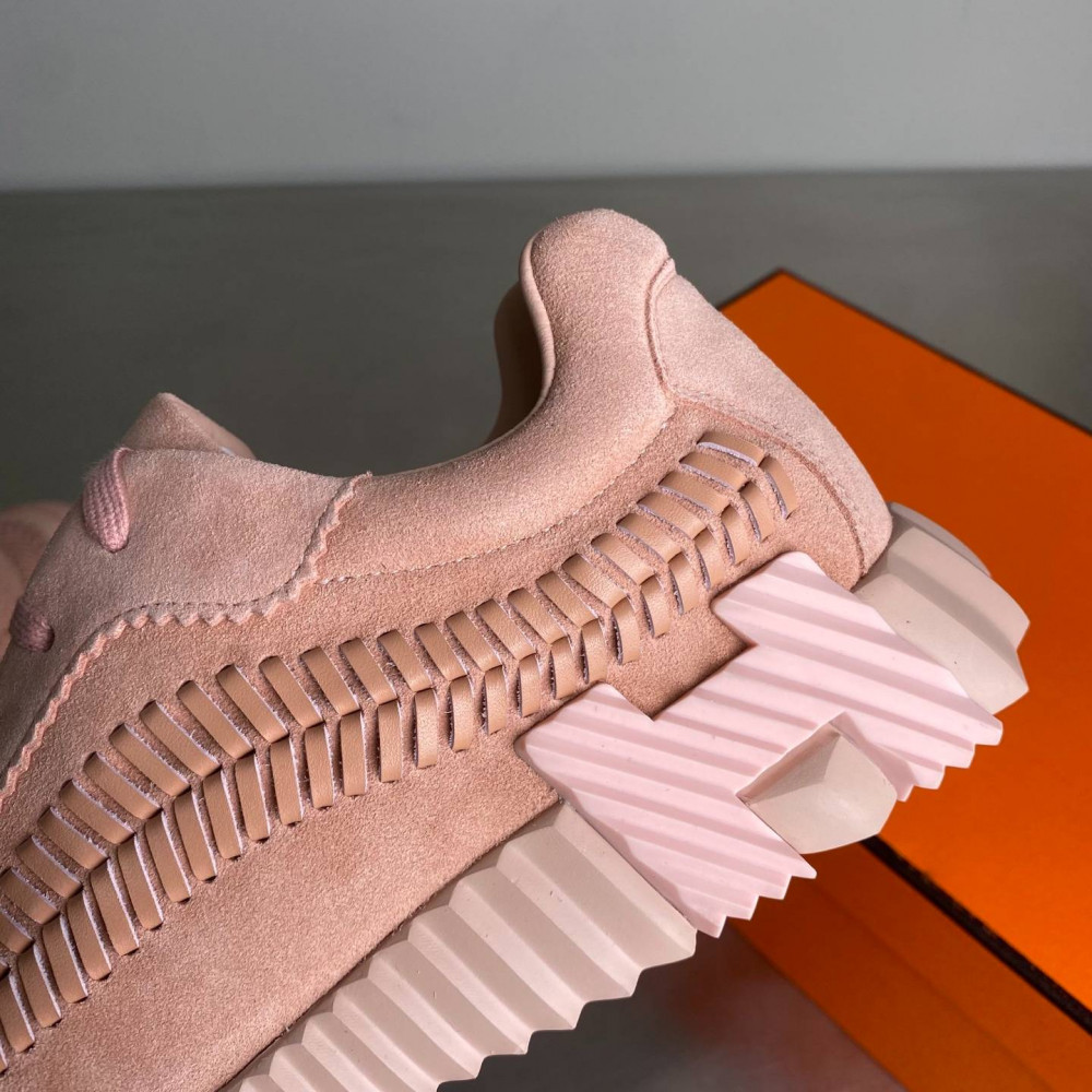 Bouncing sneaker Bouncing sneaker
