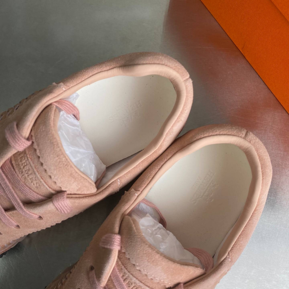 Bouncing sneaker Bouncing sneaker