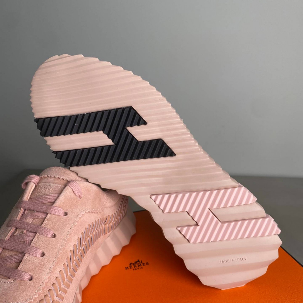 Bouncing sneaker Bouncing sneaker