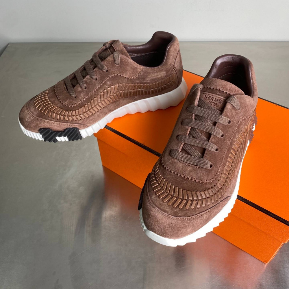 Bouncing sneaker
