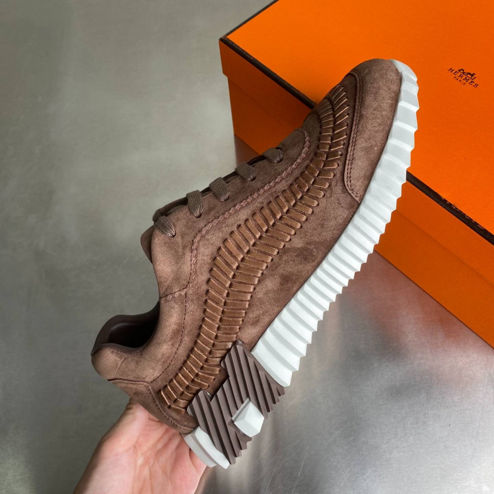 Bouncing sneaker
