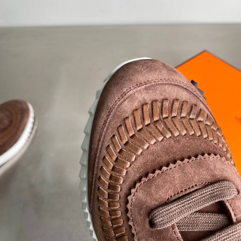 Bouncing sneaker