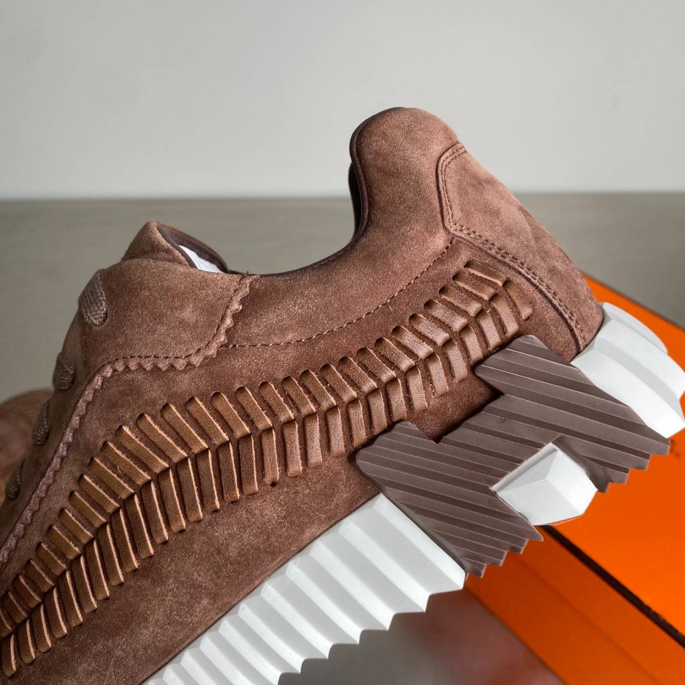 Bouncing sneaker