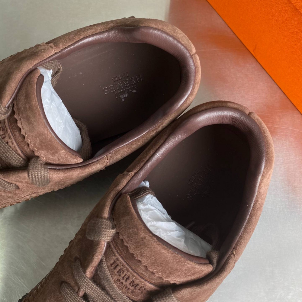 Bouncing sneaker
