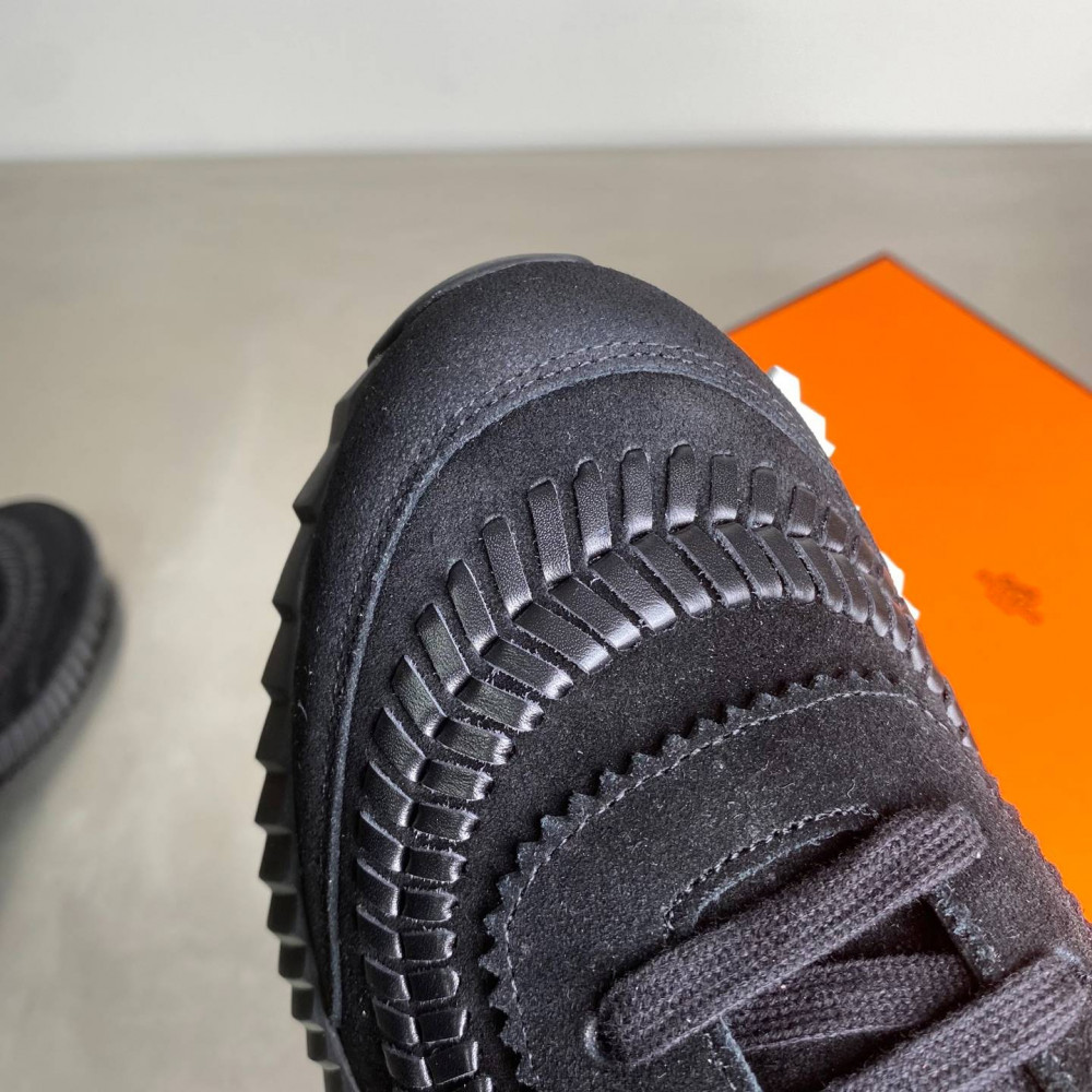 Bouncing sneaker