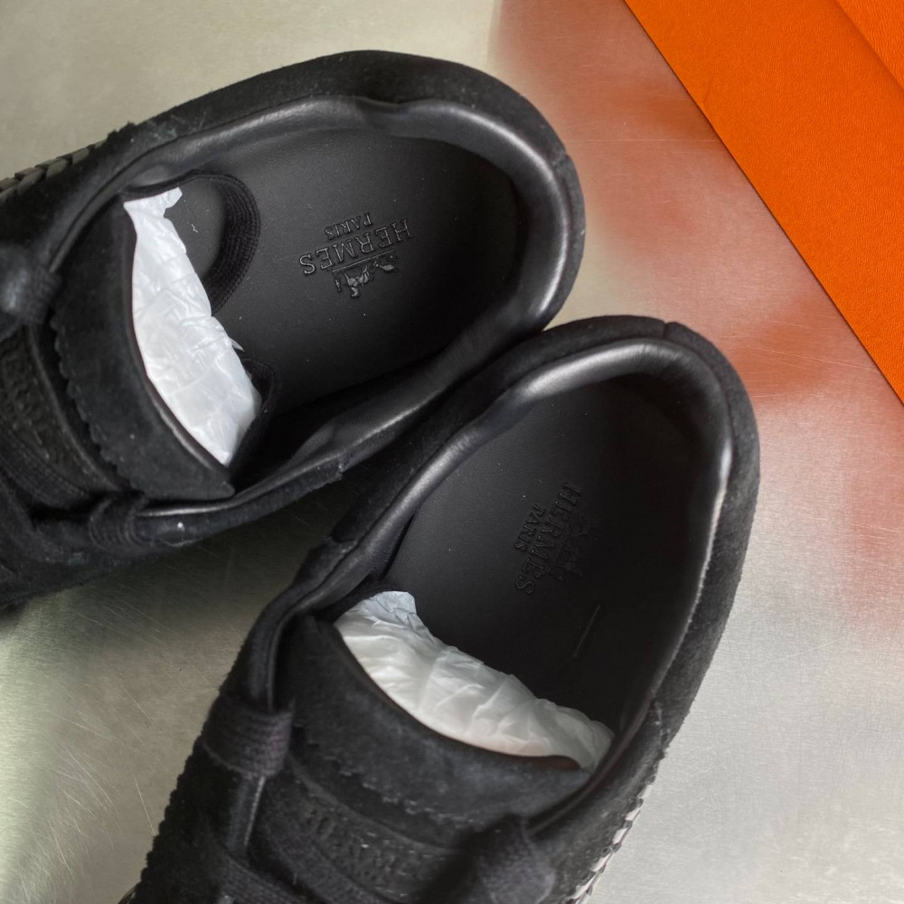 Bouncing sneaker