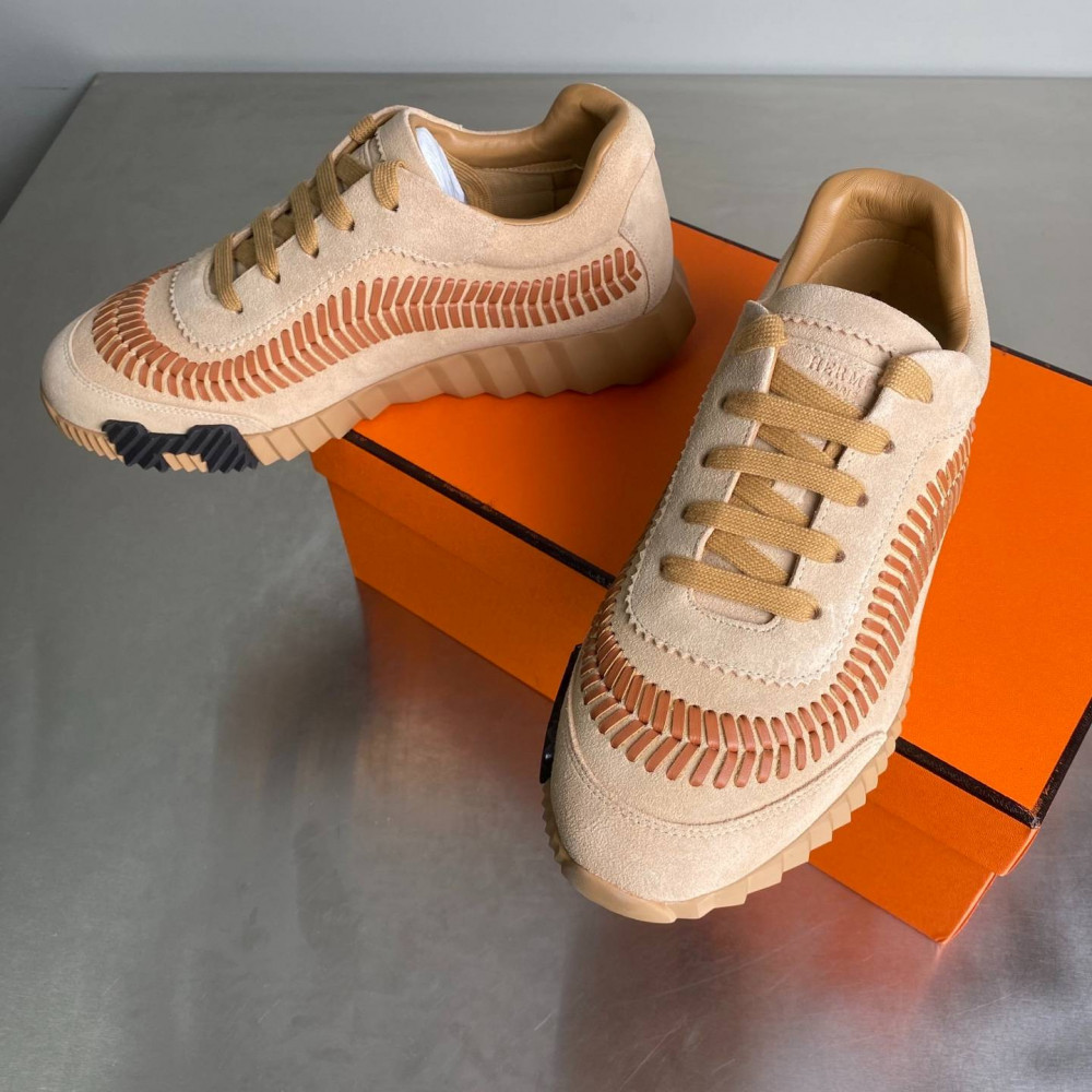 Bouncing sneaker Bouncing sneaker