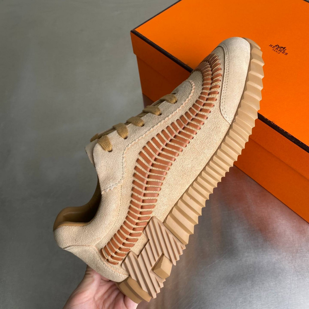 Bouncing sneaker Bouncing sneaker