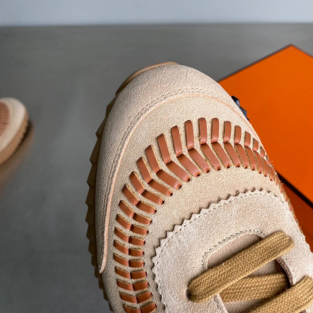 Bouncing sneaker Bouncing sneaker