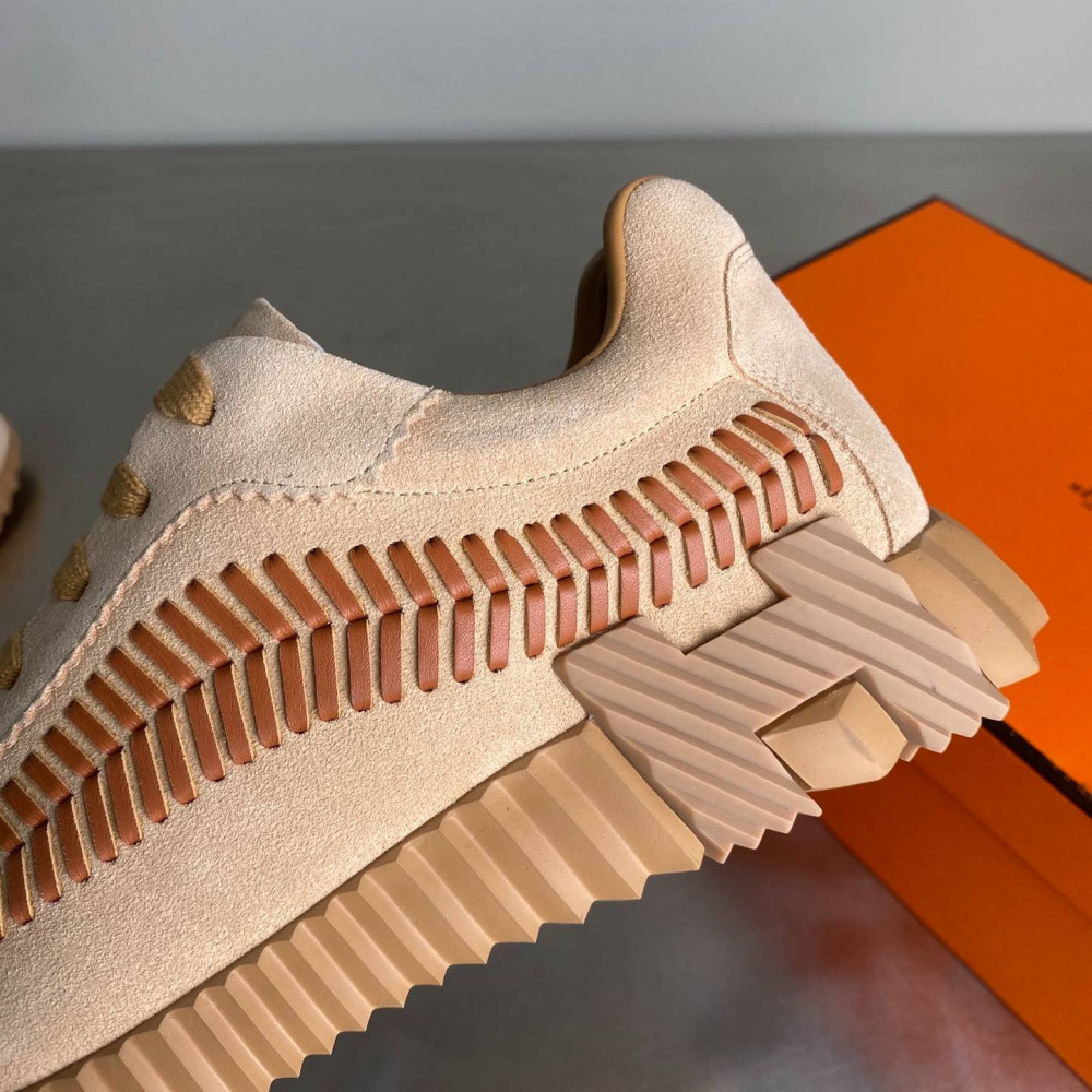 Bouncing sneaker Bouncing sneaker