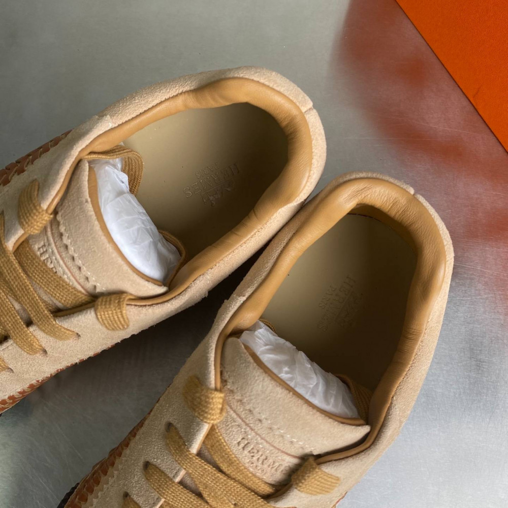 Bouncing sneaker Bouncing sneaker
