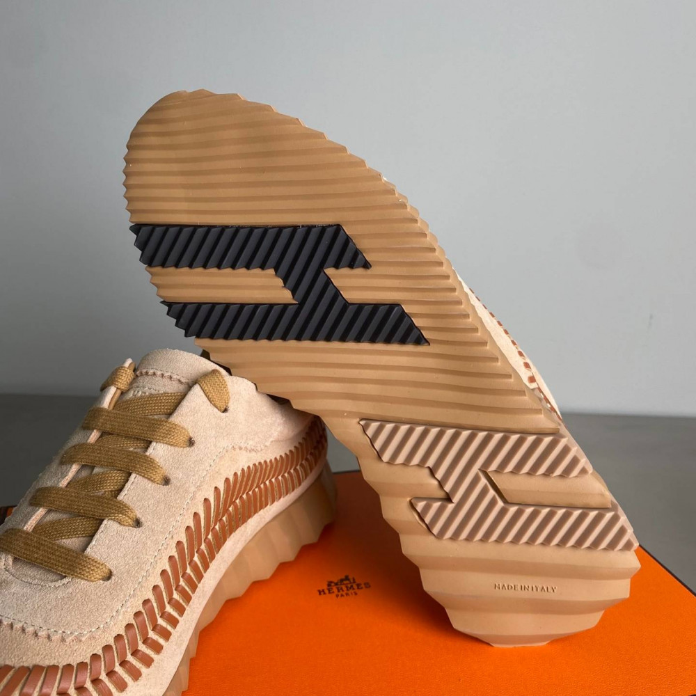 Bouncing sneaker Bouncing sneaker