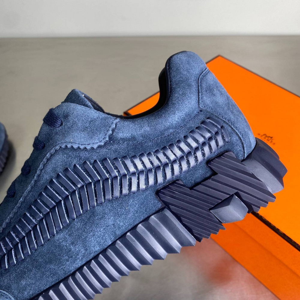 Bouncing sneaker