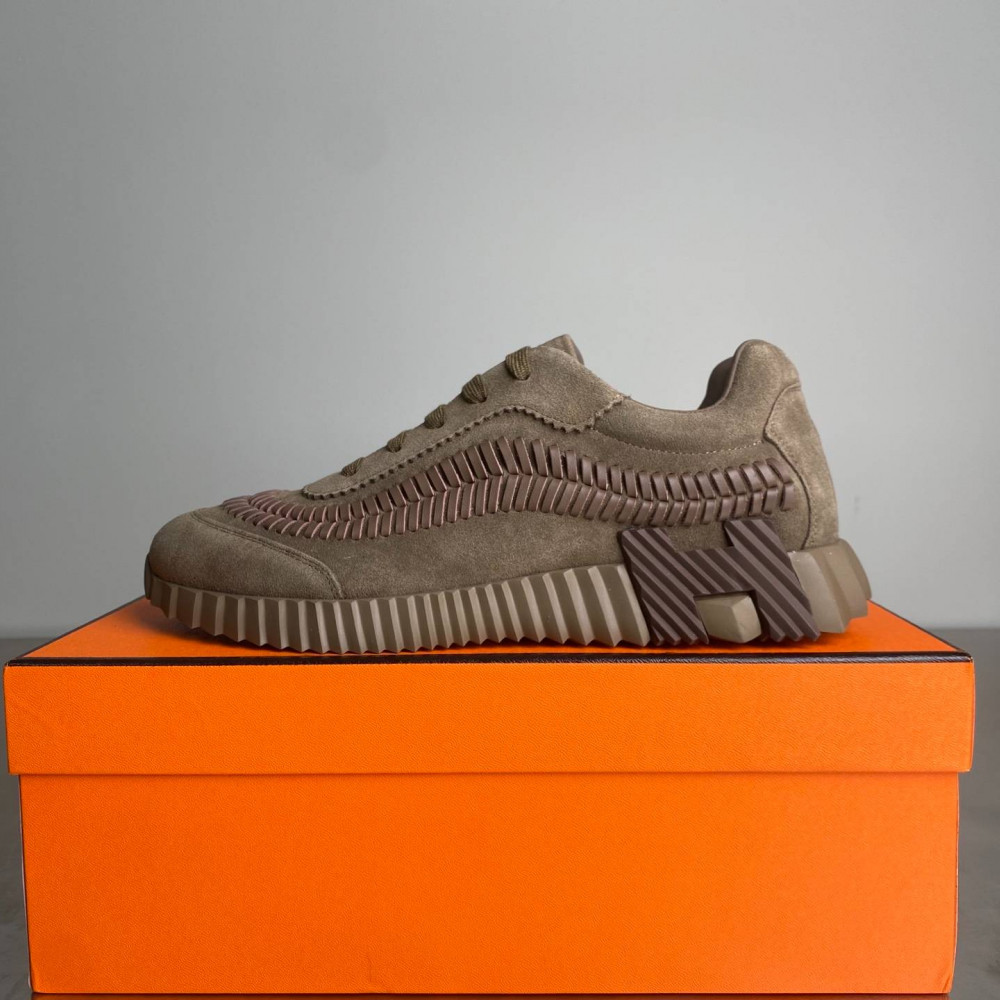 Bouncing sneaker