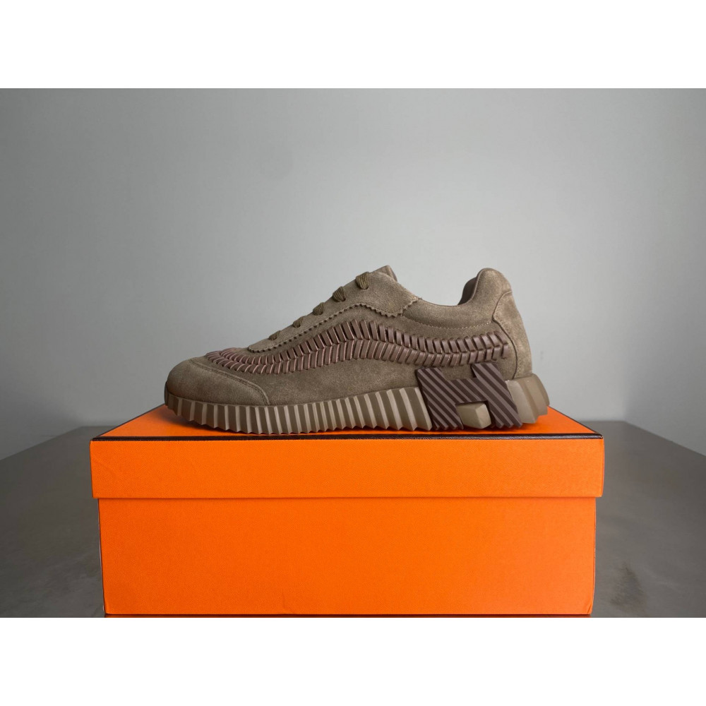 Bouncing sneaker
