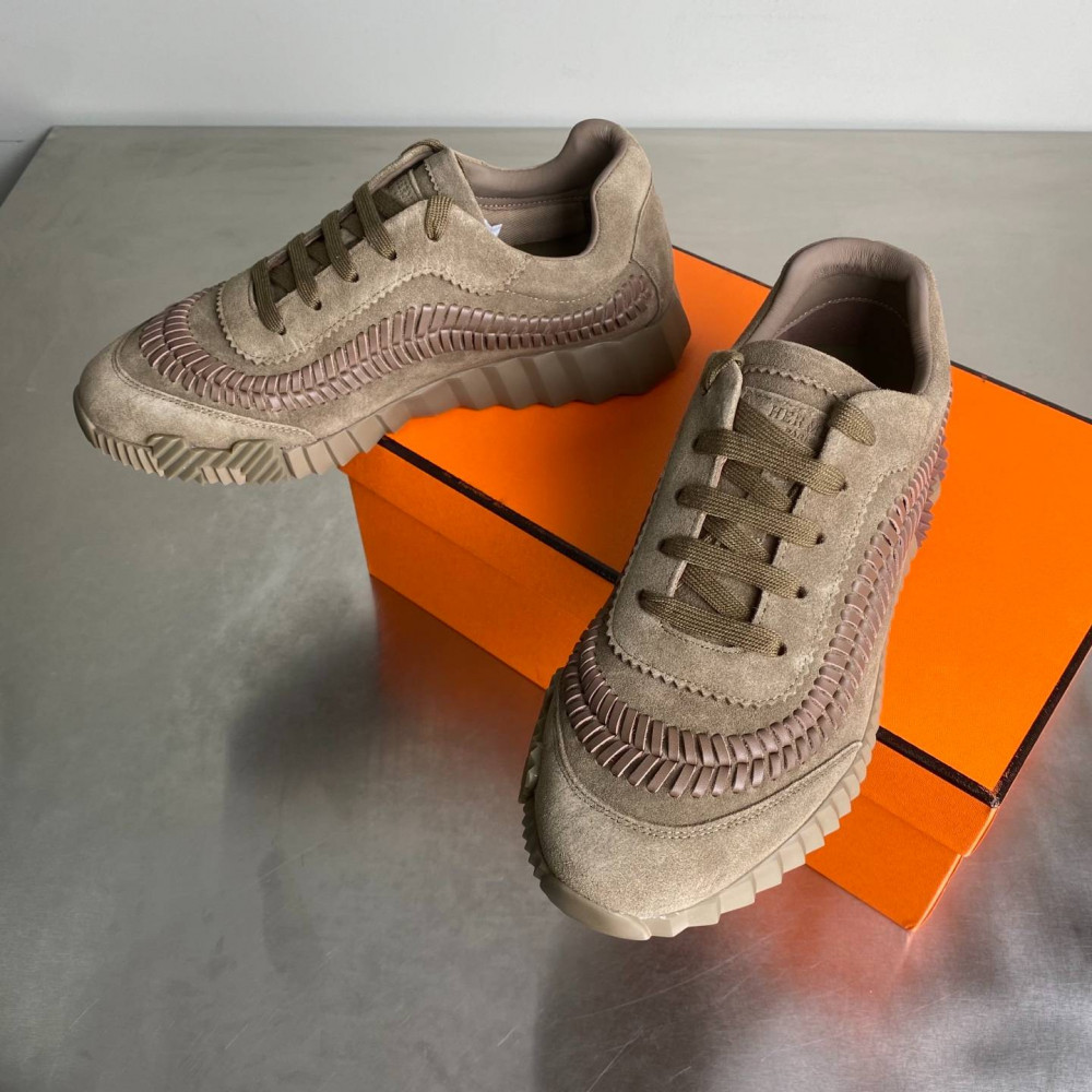 Bouncing sneaker