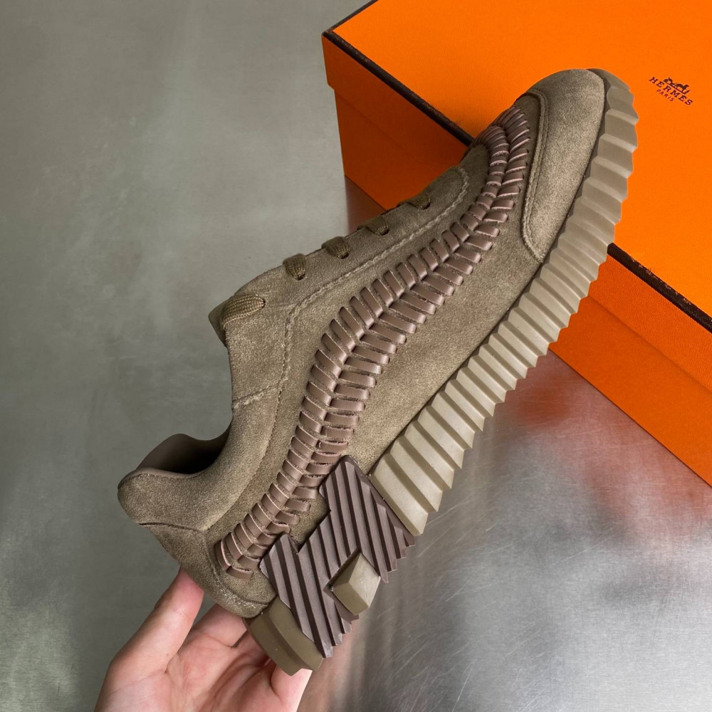 Bouncing sneaker