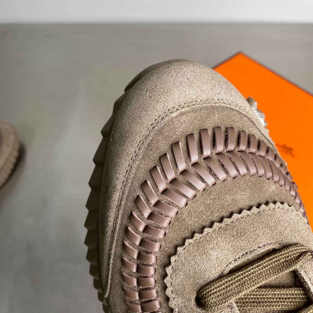 Bouncing sneaker