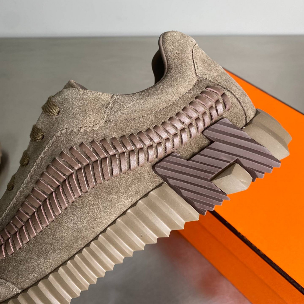Bouncing sneaker