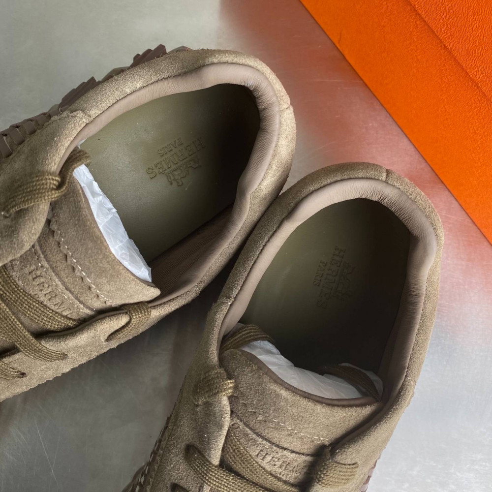 Bouncing sneaker