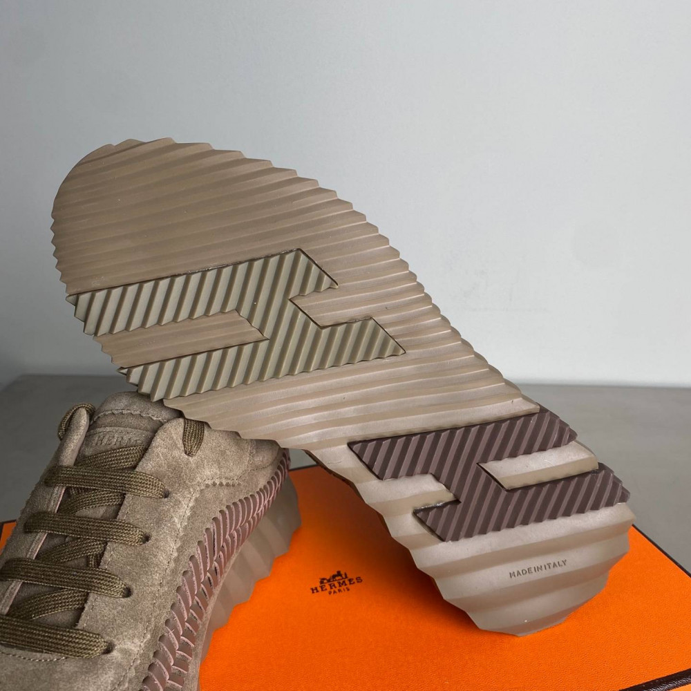 Bouncing sneaker