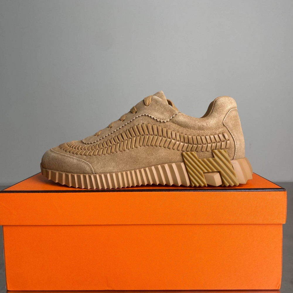 Bouncing sneaker