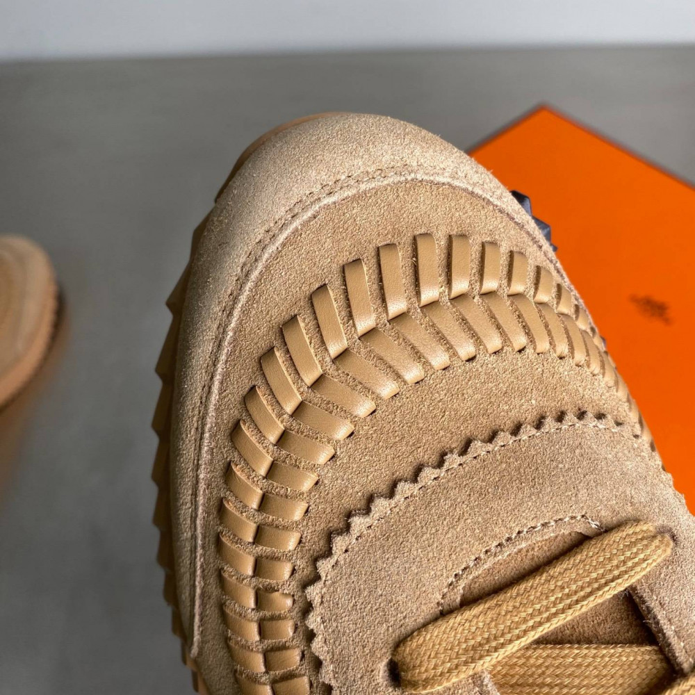 Bouncing sneaker