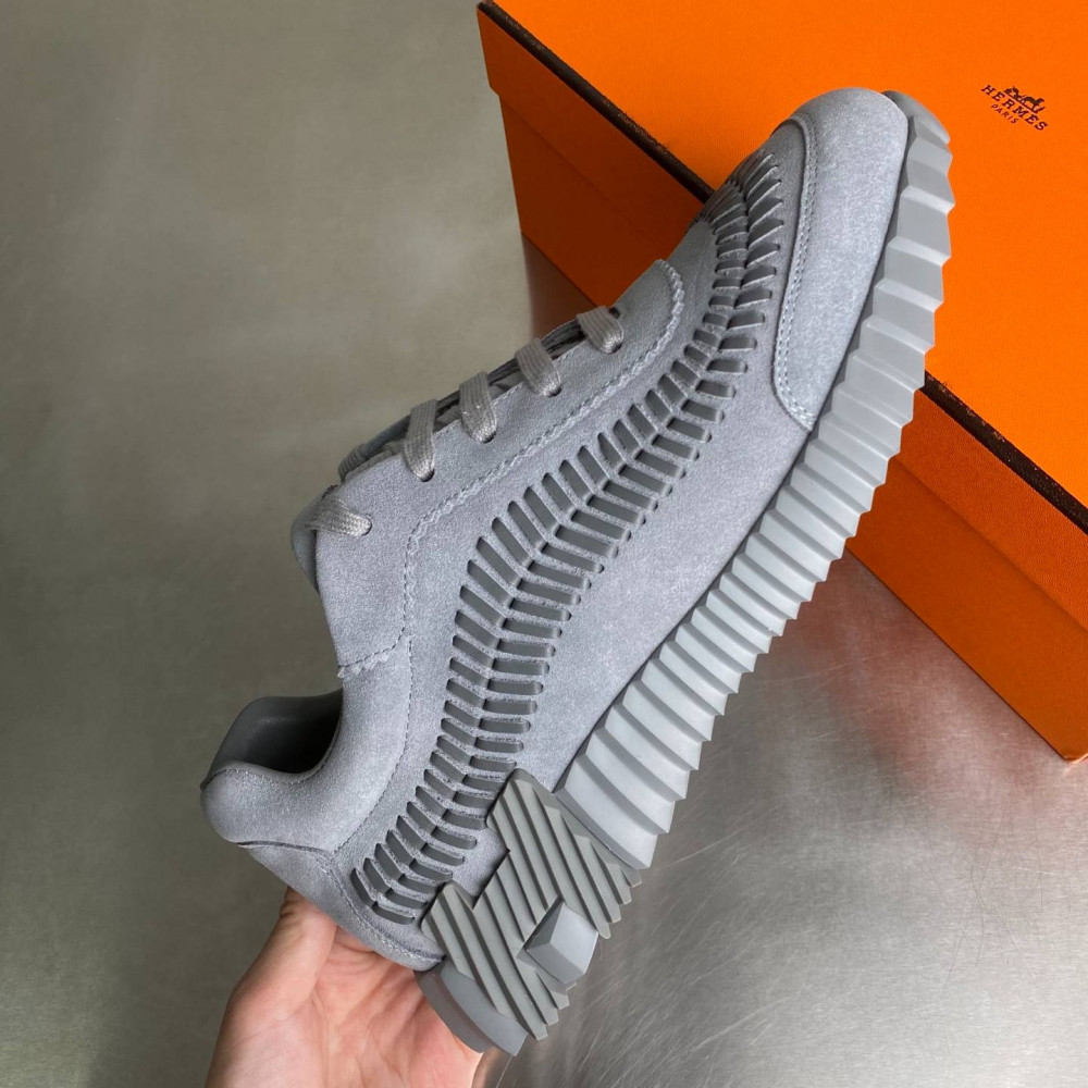 Bouncing sneaker Bouncing sneaker