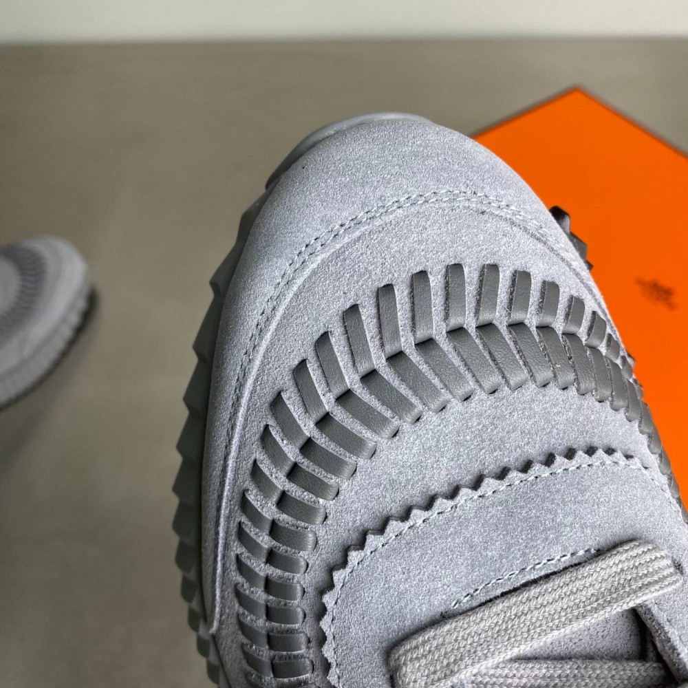 Bouncing sneaker Bouncing sneaker