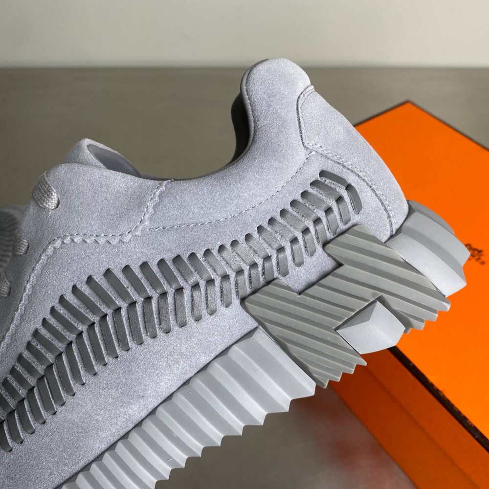 Bouncing sneaker Bouncing sneaker