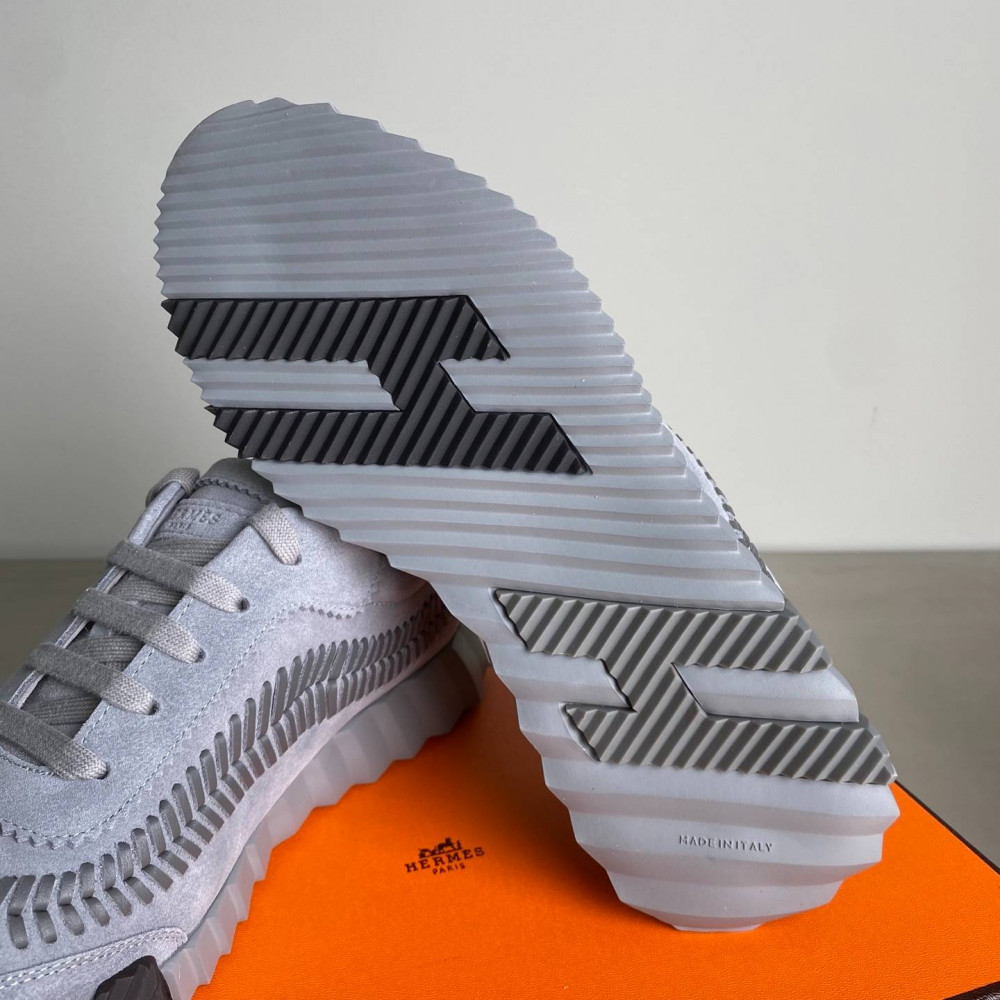 Bouncing sneaker Bouncing sneaker