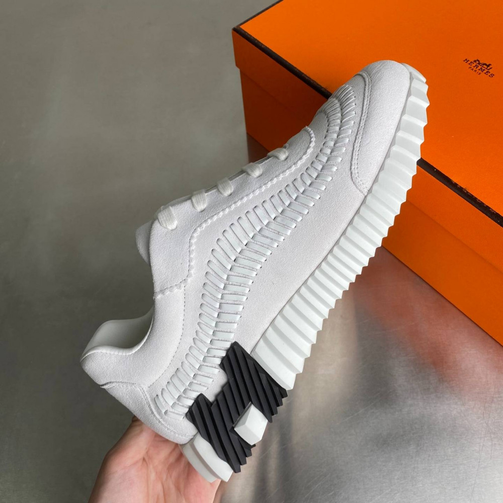 Bouncing sneaker