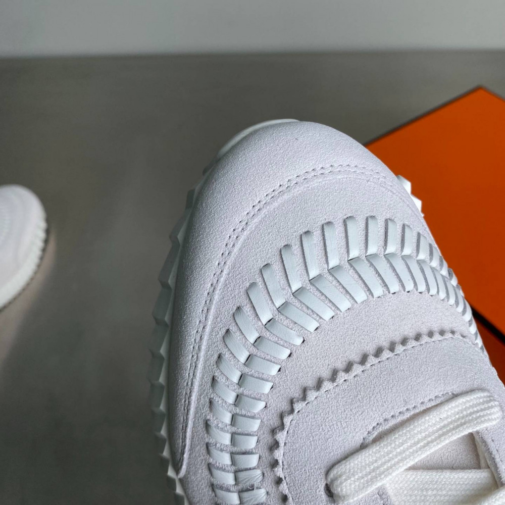 Bouncing sneaker