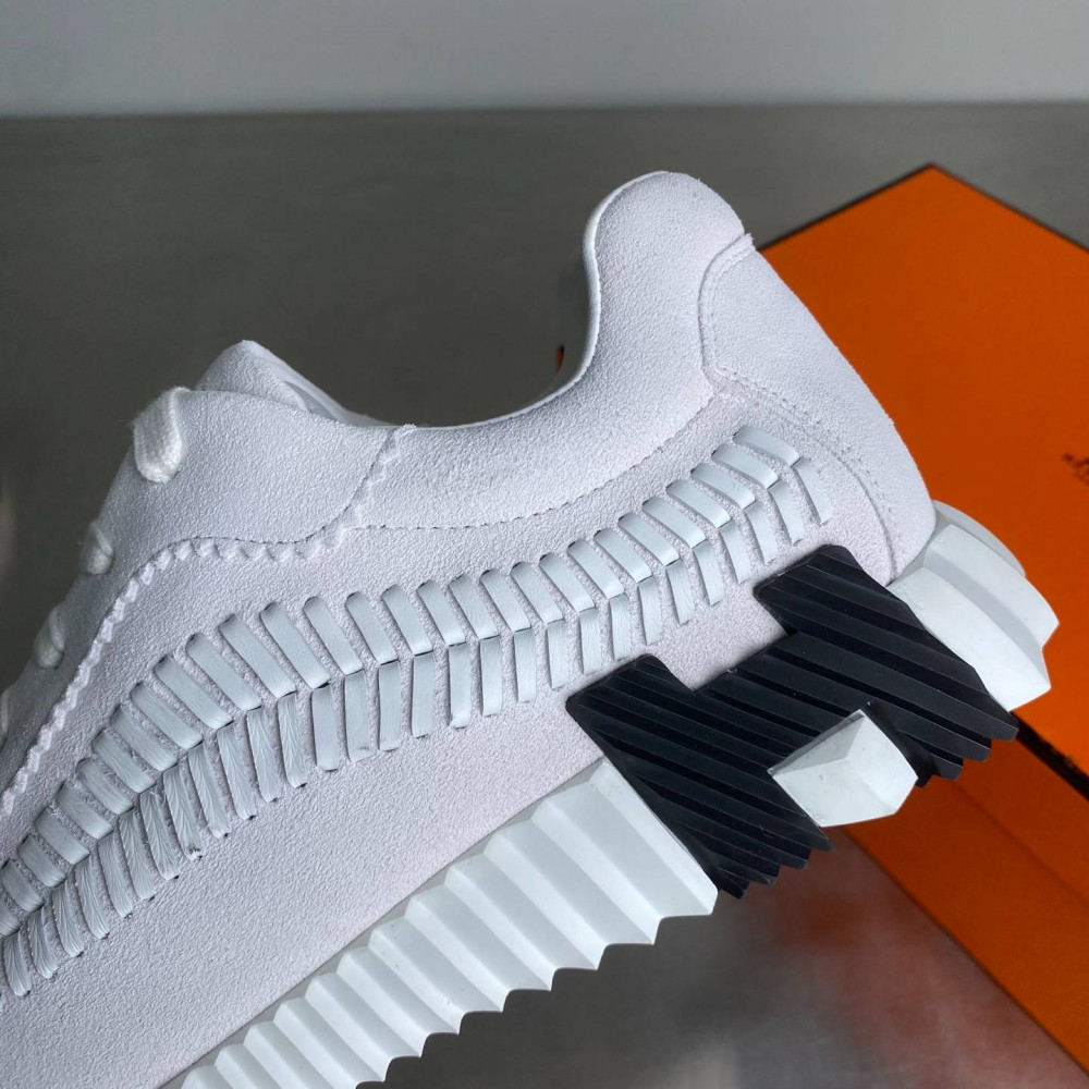 Bouncing sneaker