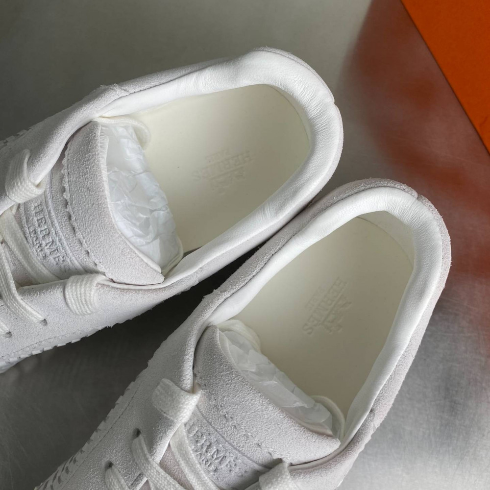 Bouncing sneaker