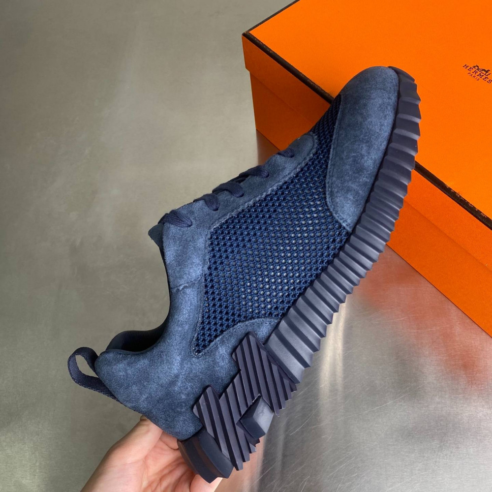 Bouncing sneaker