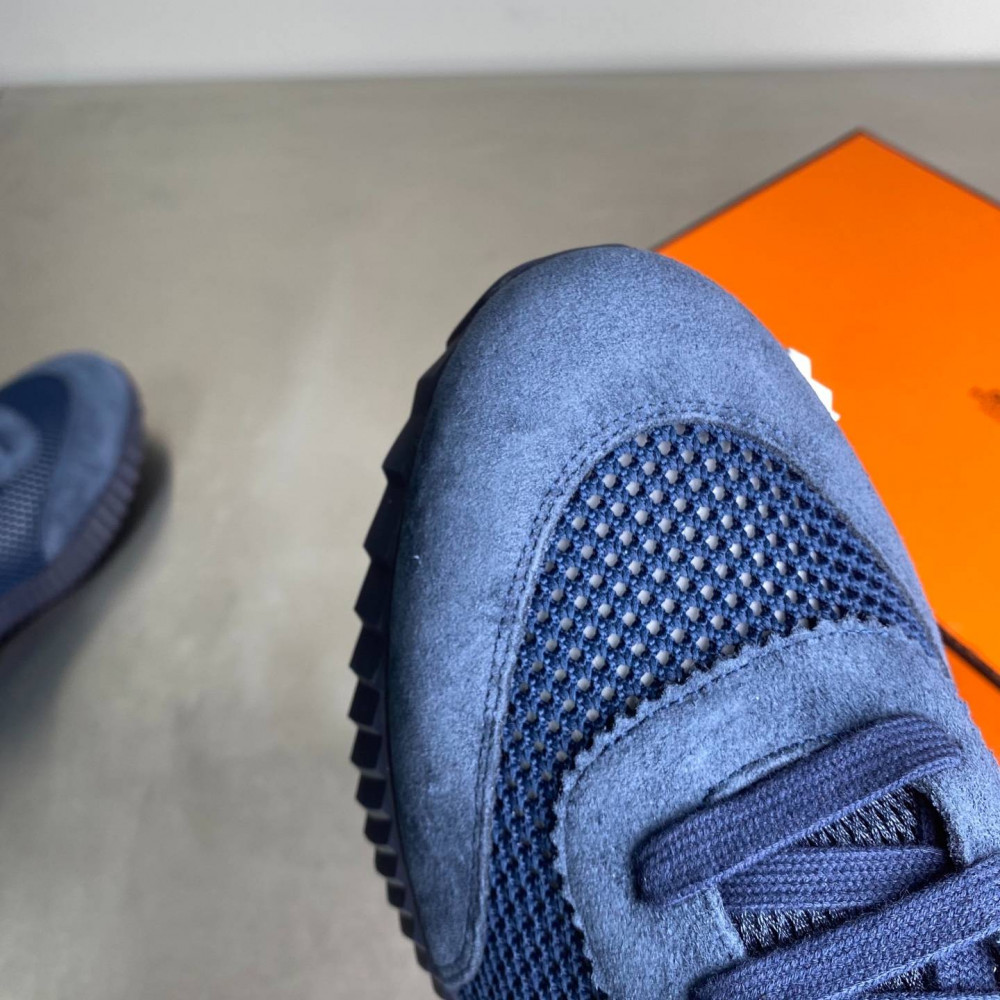 Bouncing sneaker