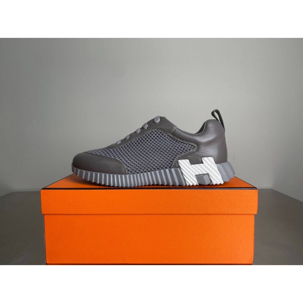 Bouncing sneaker Bouncing sneaker