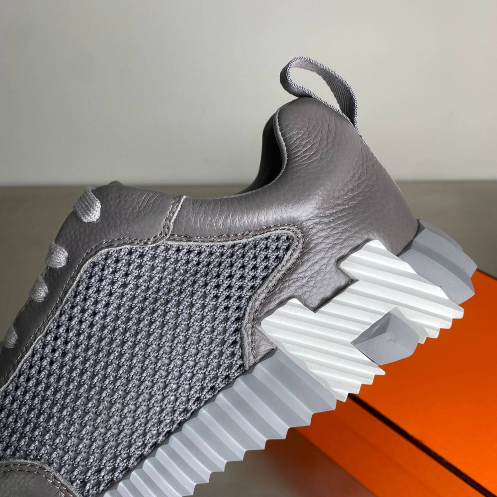Bouncing sneaker Bouncing sneaker