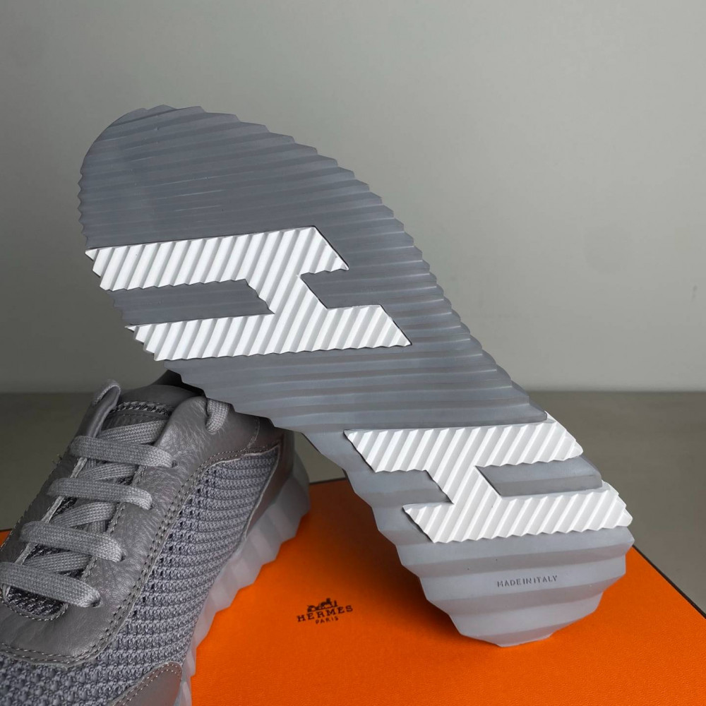 Bouncing sneaker Bouncing sneaker