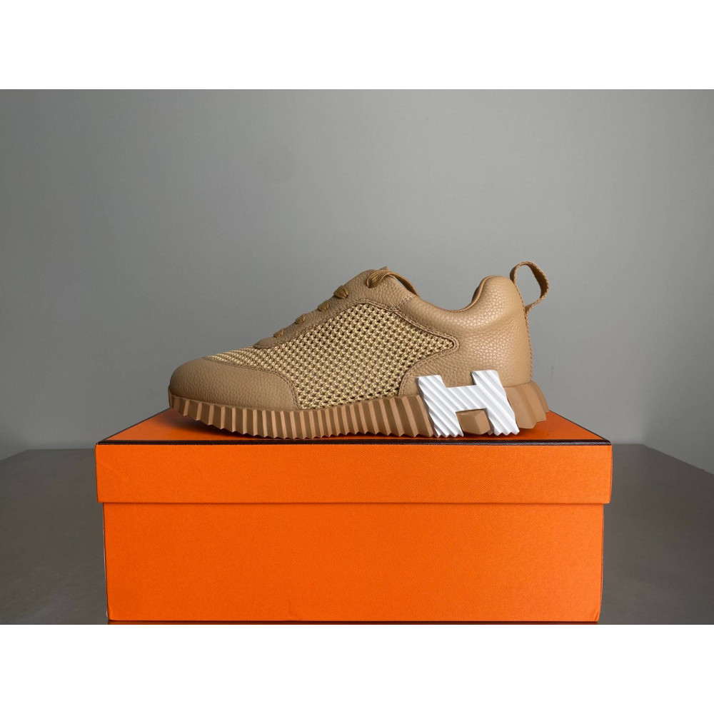 Bouncing sneaker Bouncing sneaker