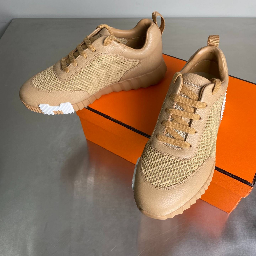 Bouncing sneaker Bouncing sneaker