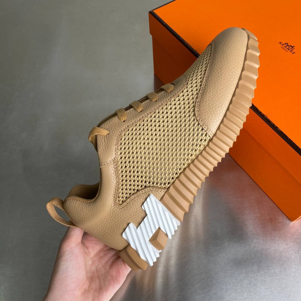 Bouncing sneaker Bouncing sneaker