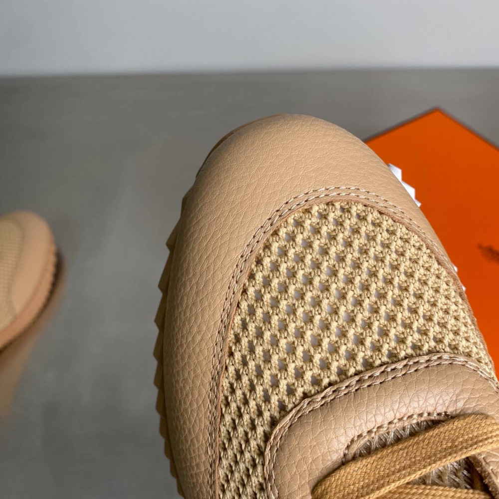 Bouncing sneaker Bouncing sneaker