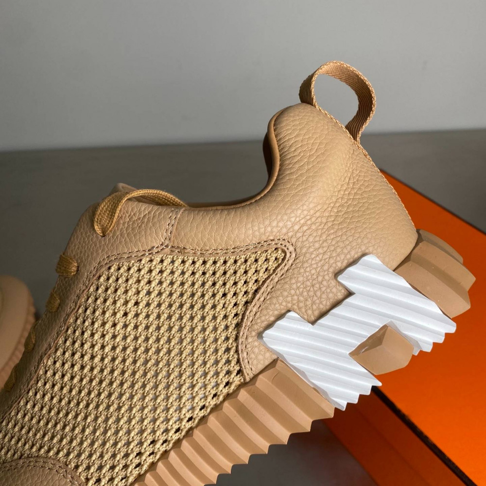 Bouncing sneaker Bouncing sneaker
