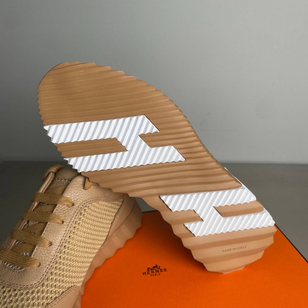 Bouncing sneaker Bouncing sneaker
