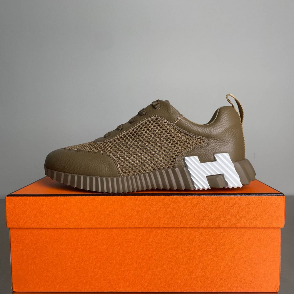 Bouncing sneaker
