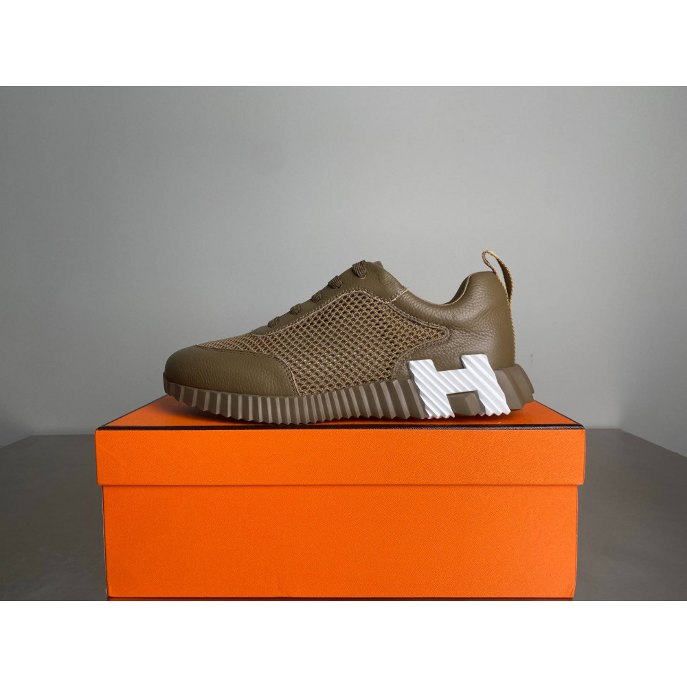 Bouncing sneaker