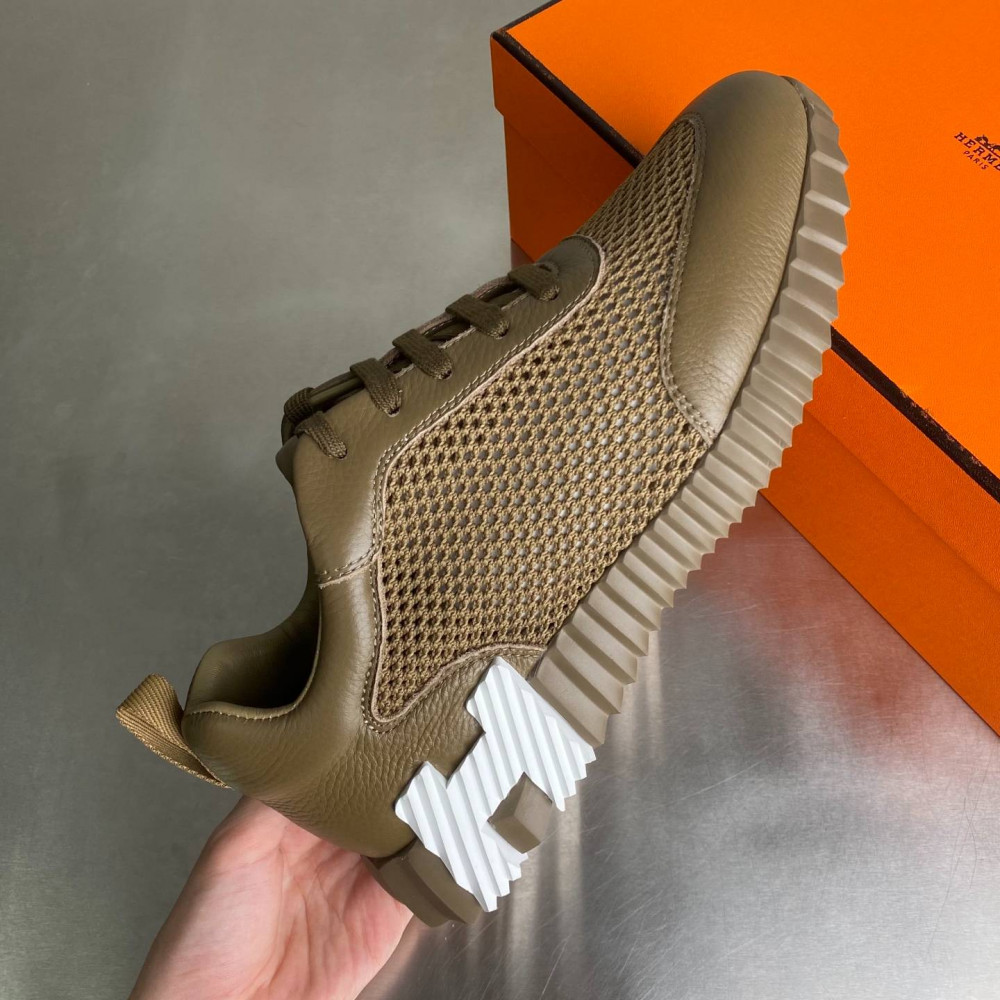 Bouncing sneaker