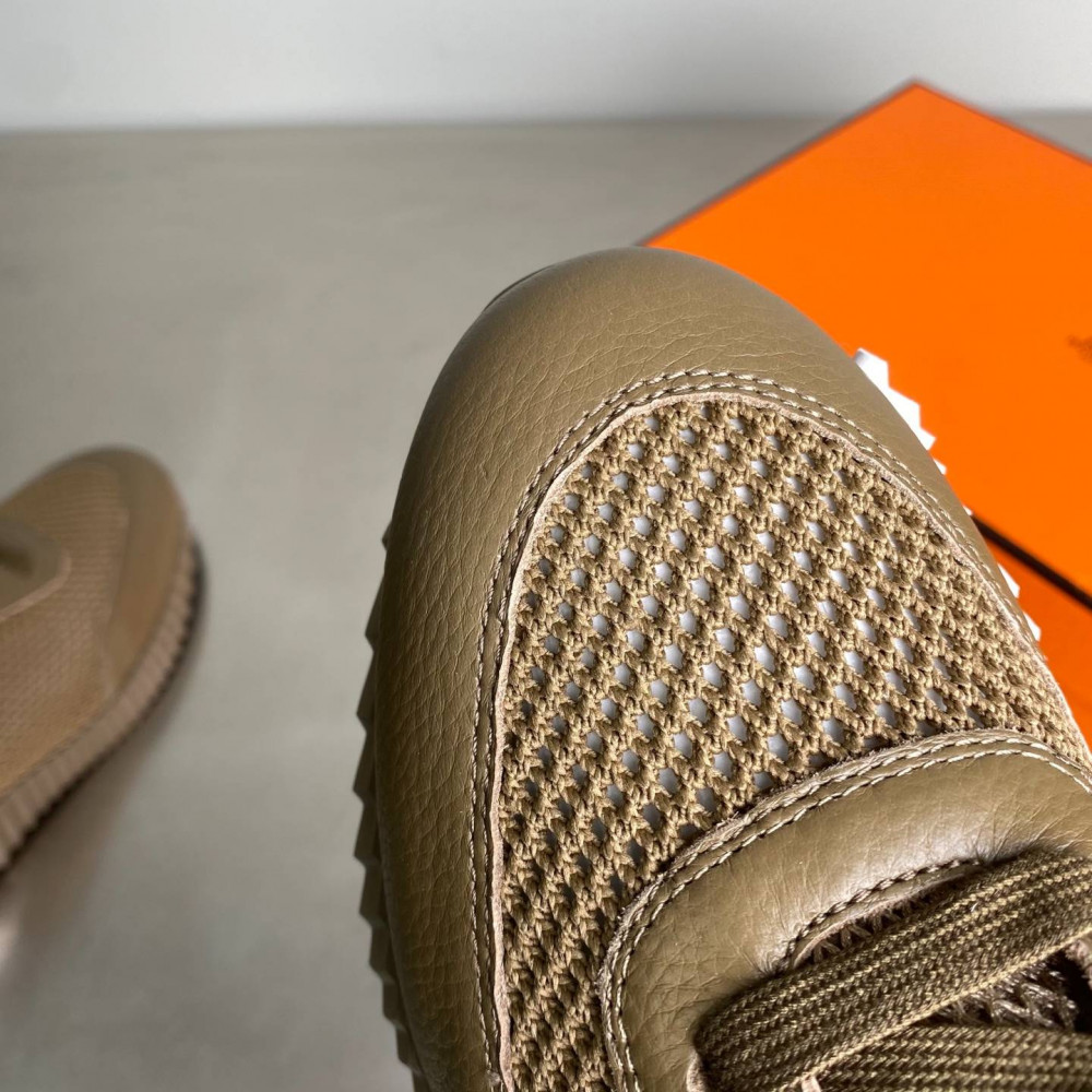 Bouncing sneaker